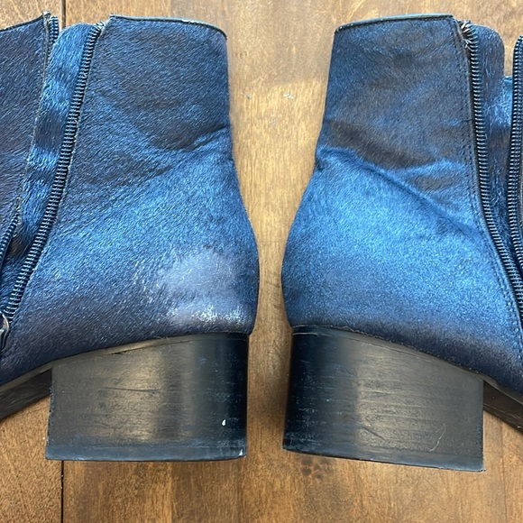 Urban Outfitters 2” blue fake cowhide ankle boots - Picture 9 of 9